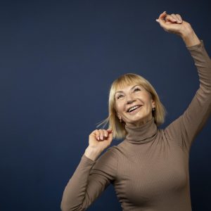 medium-shot-woman-having-fun-min